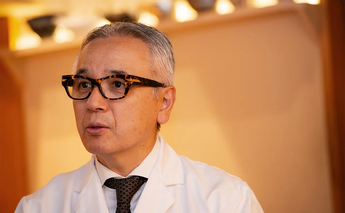 大輪のあじさいに力を出し合い、支え合う姿を見る